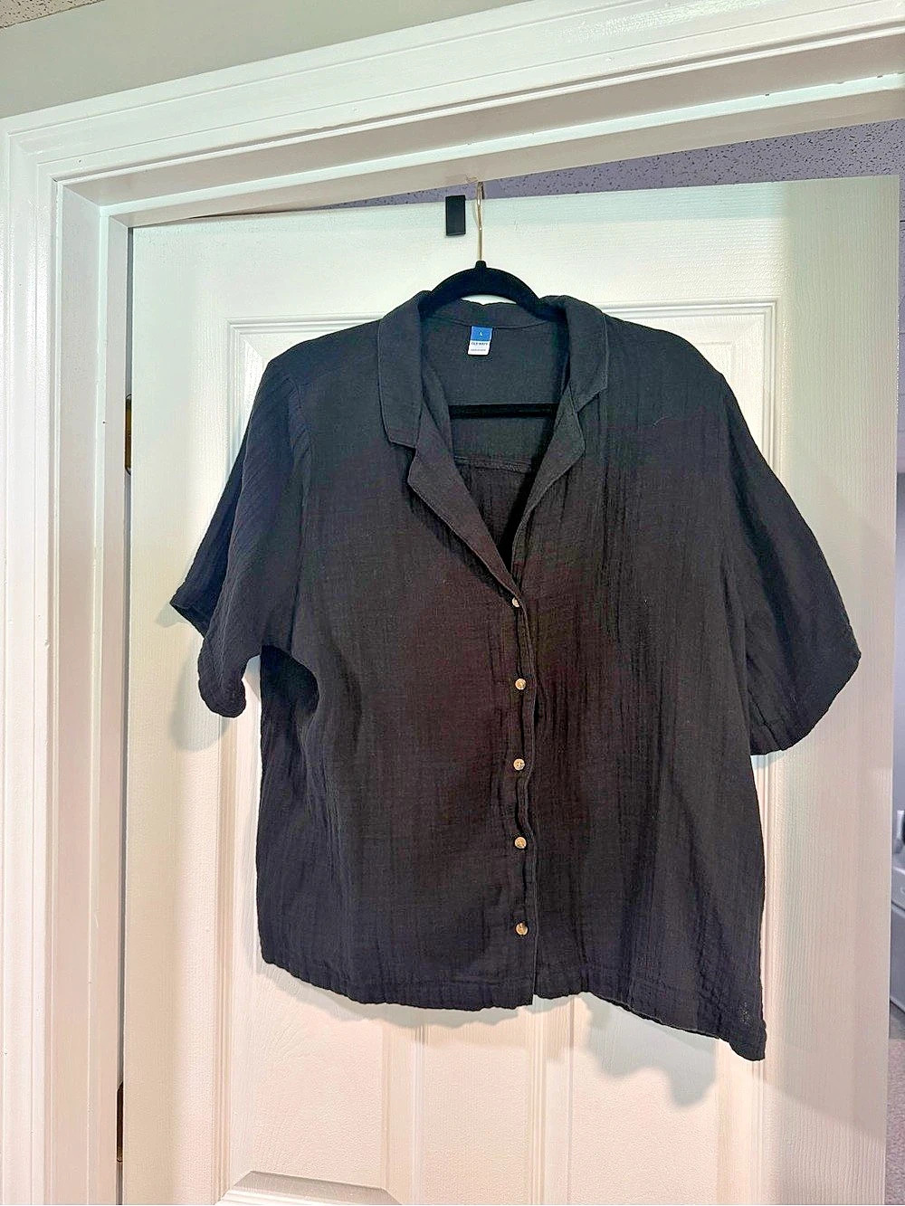 Old navy button down tshirt